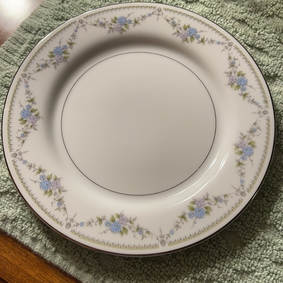 Mikasa fine china discontinued pattern “Betty Ann” - Picture 3 of 8